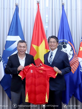 Chủ tịch VFF Trần Quốc Tuấn có cuộc làm việc quan trọng cùng Đại sứ Nhật Bản tại Việt Nam