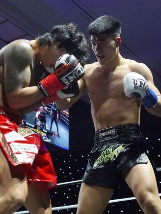 Bị khiêu khích, võ sĩ Việt Nam tung 'mưa đòn' hạ đo ván chóng vánh cao thủ Hàn Quốc