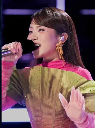Trang phục độc đáo giúp Phương Mỹ Chi tỏa sáng ở show âm nhạc quốc tế