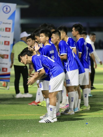 Nhiều cựu danh thủ hội ngộ mừng đội Trường ĐH Đồng Tháp vào bán kết giải sinh viên