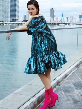 Hóa nàng thơ mùa hạ cùng sắc xanh sky blue tươi mát, dịu dàng và quyến rũ