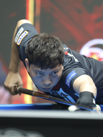 Duyên nợ chồng chất, Hoàng Sao hạ nhà vô địch Ba Lan: Thẳng tiến vòng 32