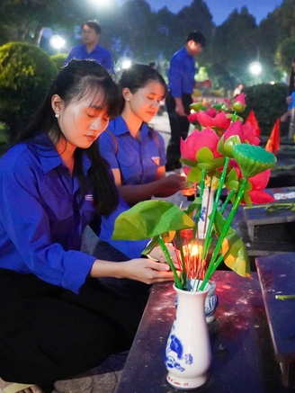 Tuổi trẻ Đắk Lắk thắp nến tri ân liệt sĩ
