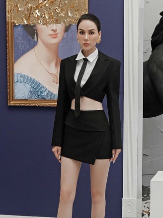 Nét phóng khoáng tối giản cùng áo sơ mi crop top