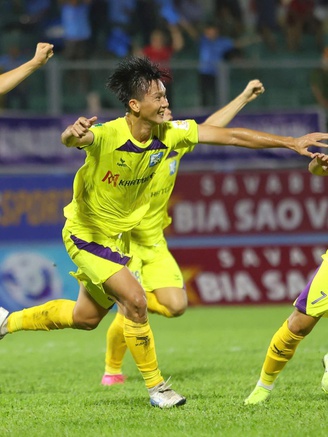 Bóng đá Khánh Hòa tìm nhà tài trợ chi 20 tỉ đồng, không muốn gây dư luận xấu bỏ giải