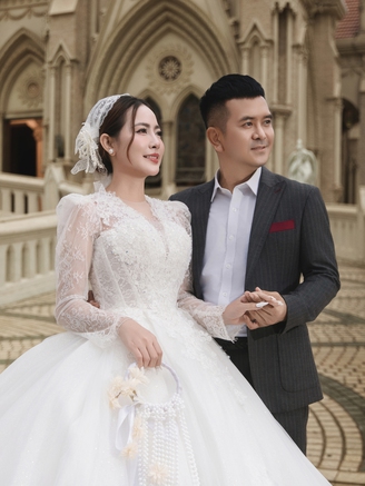 Hùng Thuận 'Đất phương Nam' tung ảnh cưới, nhan sắc người bạn đời gây chú ý