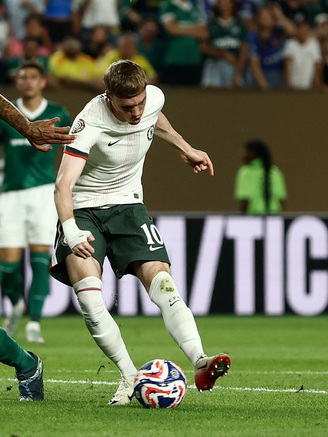 ‘Tiểu Messi’ ghi siêu phẩm, Palmeiras vẫn nhường vé bán kết cho Chelsea: Vì Palmer quá hay