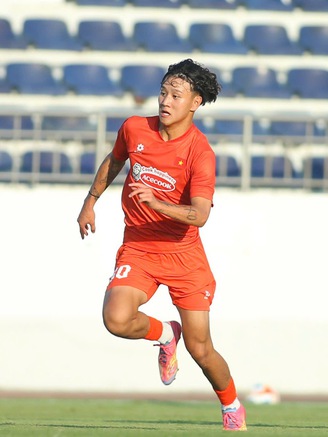 Cơ hội nào cho tiền đạo Việt kiều Alex Bùi?