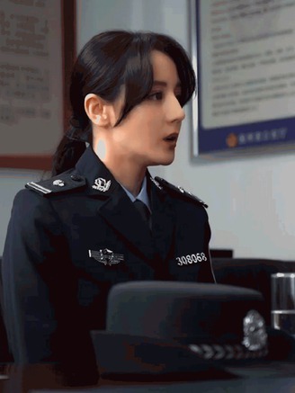 Địch Lệ Nhiệt Ba gây tranh cãi khi tái xuất trong phim mới