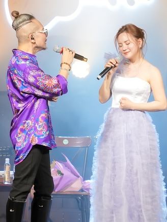 Vy Oanh tiết lộ phản ứng của ông xã đại gia khi cô song ca với Jimmii Nguyễn