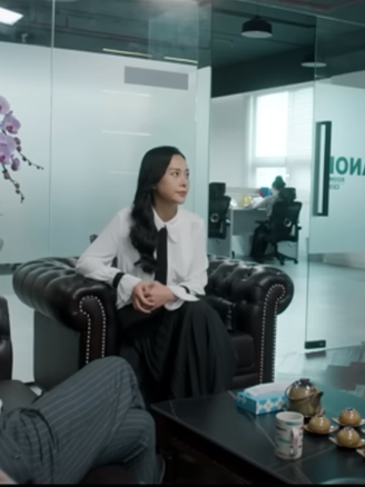 ‘Gió ngang khoảng trời xanh’ tập 1: Vì sao Mỹ Anh dằn mặt trợ lý của chồng?