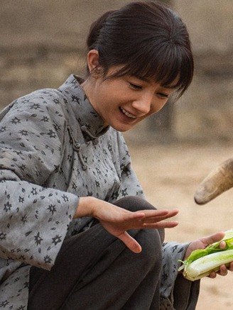 Dương Mịch tái xuất với tạo hình nông dân trong phim mới