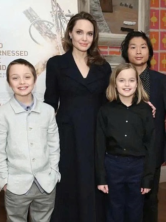 Angelina Jolie dự định bán nhà, chuyển ra nước ngoài sinh sống