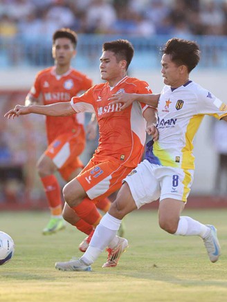 Cuộc đua tránh xuống hạng cực nóng ngay đầu mùa: HAGL 'khó thở', cựu vương V-League lao đao?