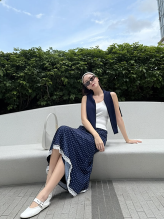 Họa tiết chấm bi trẻ trung, bí quyết giúp nàng 'ăn gian' tuổi hiệu quả