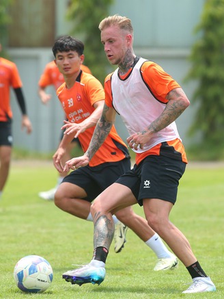 CLB Công an TP.HCM đón ngoại binh khủng: Thầy trò HLV Lê Huỳnh Đức lợi hại hơn