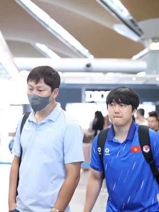 HLV Kim Sang-sik quay lại Hà Nội, U.23 Việt Nam hội quân ngày 29.8
