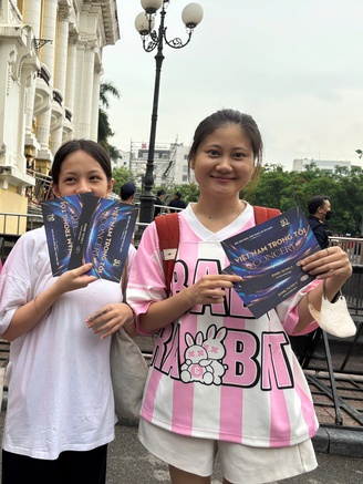 Trắng đêm ngoài đường để săn vé concert 'Việt Nam trong tôi'