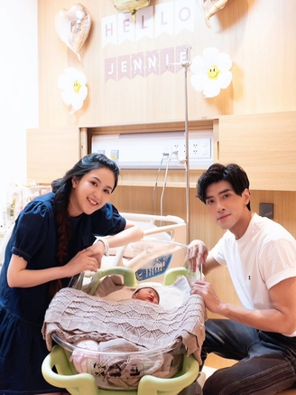 Diễn viên Phương Hằng đón con đầu lòng ở tuổi 36