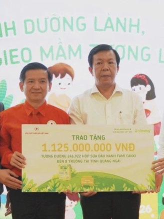 Chương trình sữa đậu nành học đường hỗ trợ học sinh tiểu học vùng khó