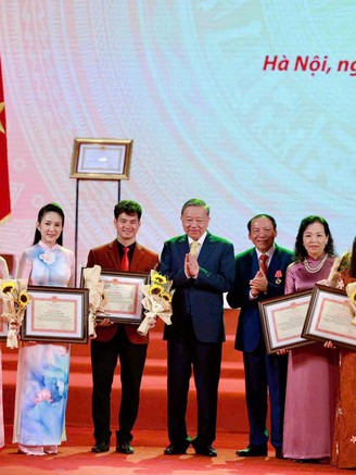 Chia sẻ của NSND Thanh Thúy khi được vinh danh nhân ngày truyền thống ngành văn hóa