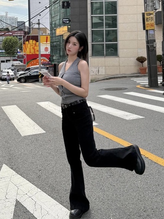 Lên đồ với màu đen tối giản nhưng không nhàm chán