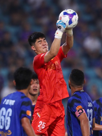 HAGL 'phiên bản 2K' trẻ nhất V-League gây sốc với sự lột xác ngoạn mục