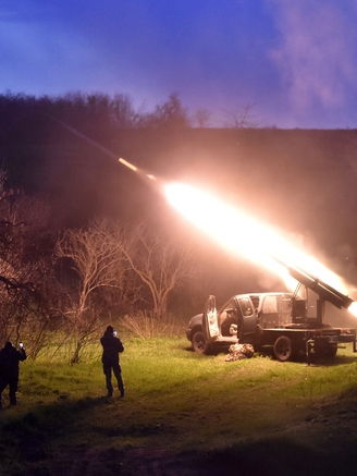 Mỹ bán tên lửa tầm xa cho Ukraine?
