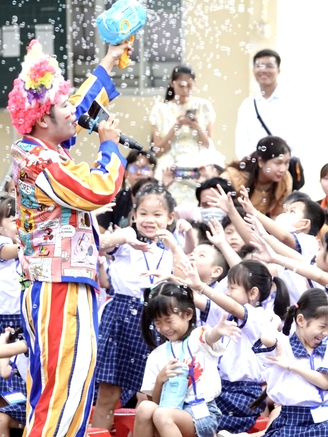 Buổi họp phụ huynh học sinh lớp 1 ấn tượng với thầy hiệu trưởng