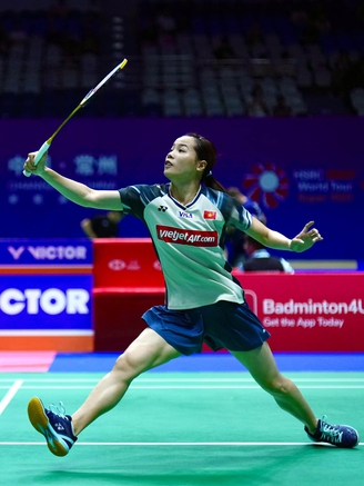 Tay vợt Trung Quốc quá mạnh, ghi 15 điểm liên tiếp đánh bại Nguyễn Thùy Linh