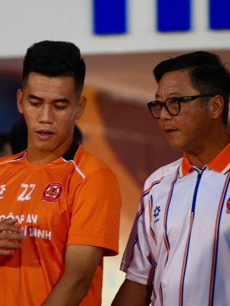 HLV HAGL chỉ mong hòa mà còn không được, HLV Lê Huỳnh Đức nói điều cực sốc về Tiến Linh