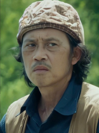 Vừa ra rạp, phim có Hoài Linh liệu đủ sức vượt qua 'Mưa đỏ'?