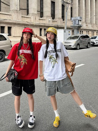 Lan tỏa tinh thần Việt qua những bộ trang phục thời trang mùa lễ