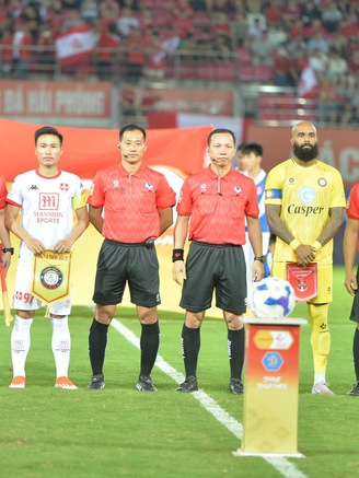 Trọng tài bị ngất khi kiểm tra thể lực, tình hình được theo dõi sát sao: Có dấu hiệu nghiêm trọng