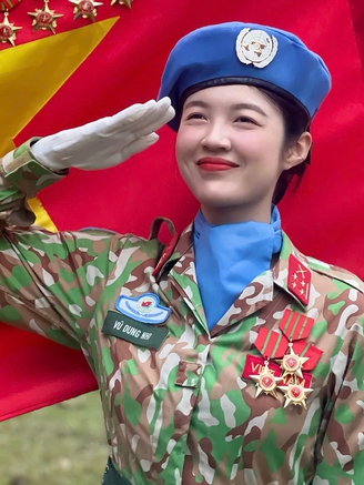 Nữ thiếu úy hoãn lập gia đình để tham gia diễu binh