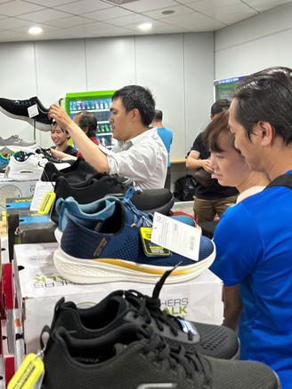 Nghỉ lễ 2.9, rủ nhau đi mua sắm dưới lòng đất