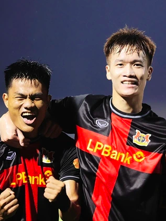 Ninh Bình tạo sóng lớn, cuộc đua vô địch V-League nghẹt thở: Đội nào đuổi kịp được đây!