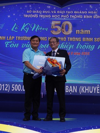 Xúc động ngày hội 50 năm Trường THPT Bình Sơn