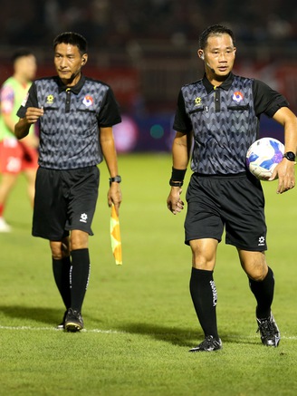 Còi đồng Mai Xuân Hùng thay đàn anh Trần Đình Thịnh thổi trận Siêu cúp quốc gia