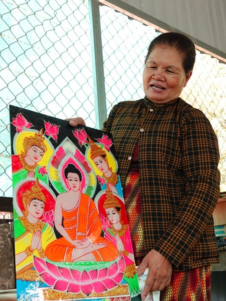 Níu giữ nghề xưa: Nghệ nhân cuối cùng vẽ tranh kiếng của đồng bào Khmer