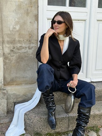 Những kiểu áo hợp mặc cùng quần jeans, thu hút mọi ánh nhìn