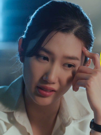 Thúy Ngân tiết lộ về cảnh quay rơi từ chung cư cũ