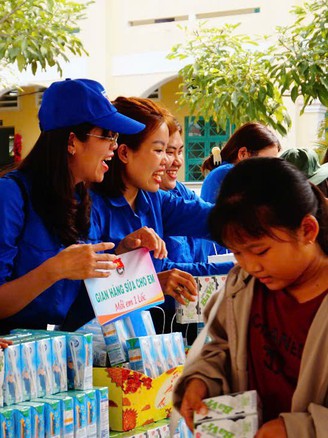 Cho đi yêu thương - nhận lại nụ cười