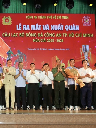 Lãnh đạo TP.HCM dự lễ xuất quân CLB CA TP.HCM: Biểu tượng hào hùng trở lại, đặt mục tiêu cao