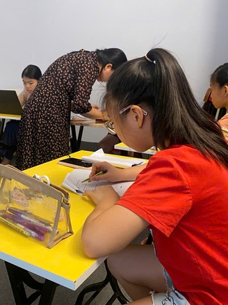 Lớp dạy ngoại ngữ miễn phí, ai cũng theo học được