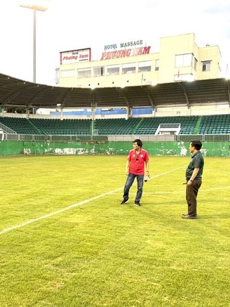 Sân Pleiku đẹp long lanh, VPF khen nức nở: HAGL khoe ‘áo mới’, sẵn sàng chinh chiến V-League