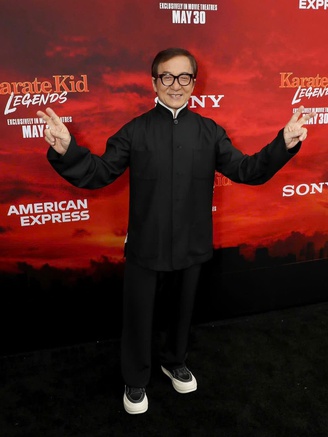 Đạo đức nghề nghiệp của Thành Long qua lời kể của đồng nghiệp