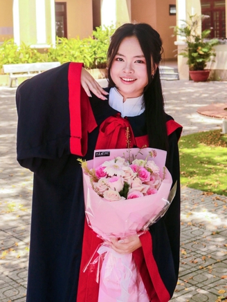 Nữ sinh giành học bổng trị giá 2 tỉ đồng