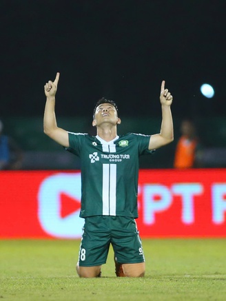 Hết cảnh 'dành cả thanh xuân để trụ hạng', Minh Vương tự tin lên V-League cùng Công Phượng