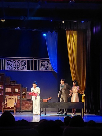 Việt Hương lấy nước mắt khán giả với 'Rồi 30 năm sau'